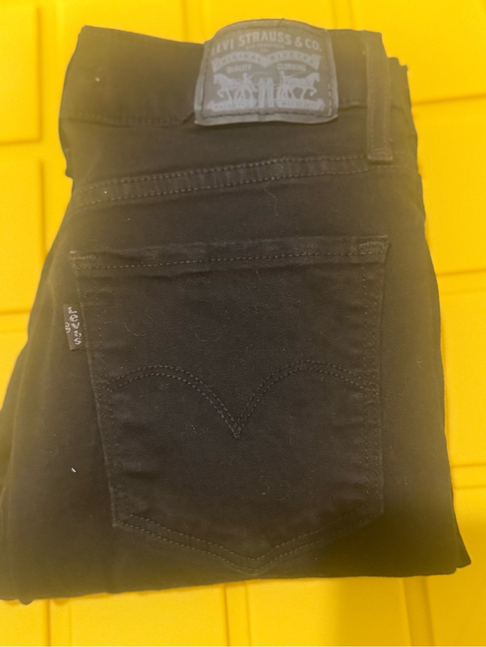 Levi's women’s Black Skinny Jeans, Size 27